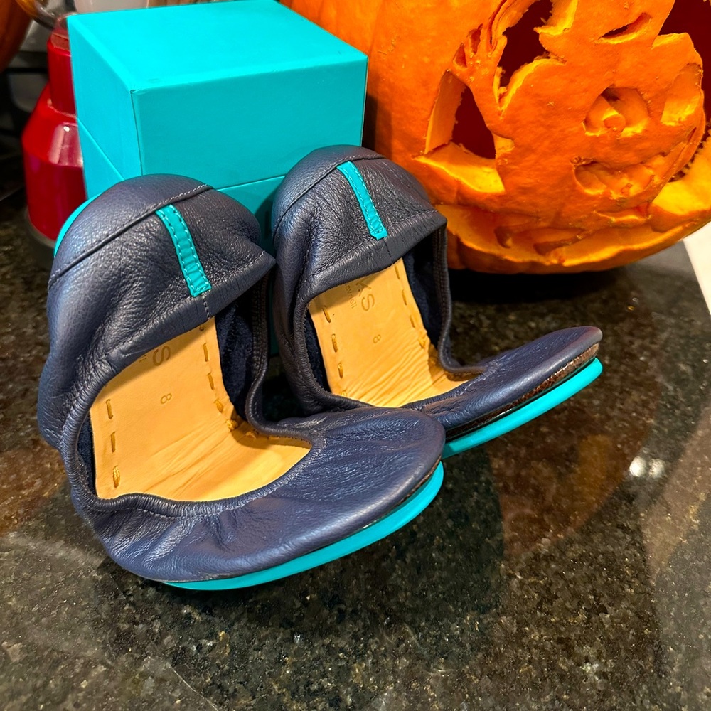 TIEKS California Navy Size 8 NIB